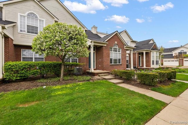 27204 Chantel Drive, Walled Lake, MI 48390
