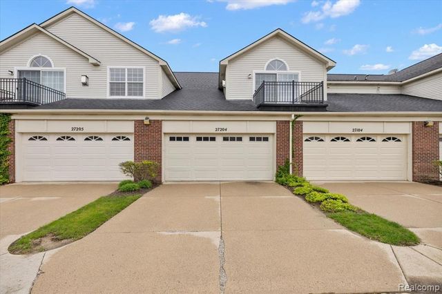 27204 Chantel Drive, Walled Lake, MI 48390