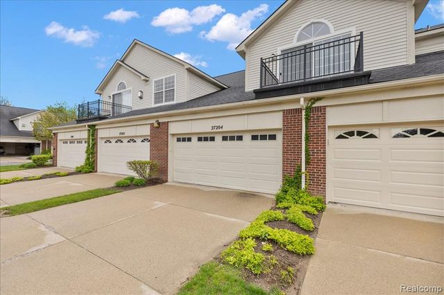 27204 Chantel Drive, Walled Lake, MI 48390