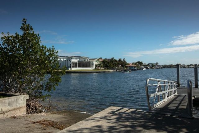 4690 LAUREL OAK LANE NE, St Petersburg, FL 33703