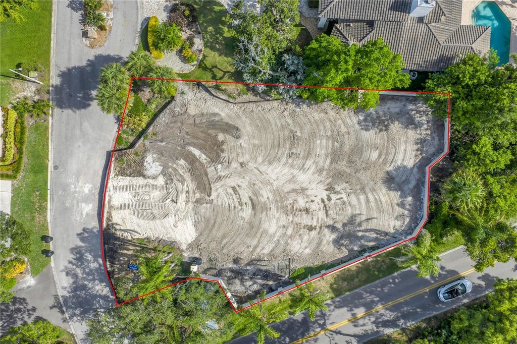 Image 1 of property listing at 4690 LAUREL OAK LANE NE, St Petersburg, FL 33703