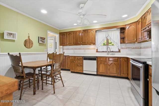 9 Ikes Lane, Manalapan, NJ 07726