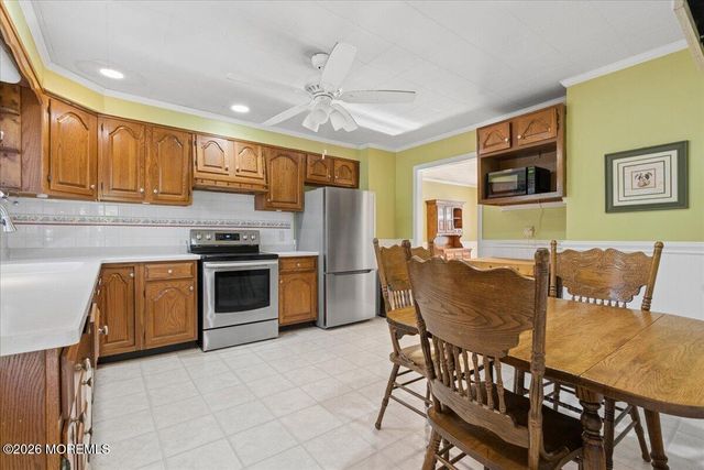 9 Ikes Lane, Manalapan, NJ 07726