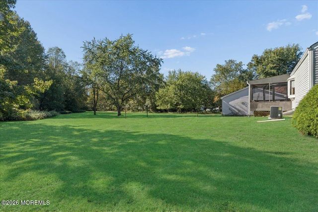 9 Ikes Lane, Manalapan, NJ 07726
