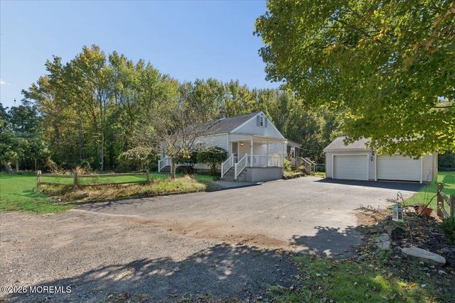 9 Ikes Lane, Manalapan, NJ 07726