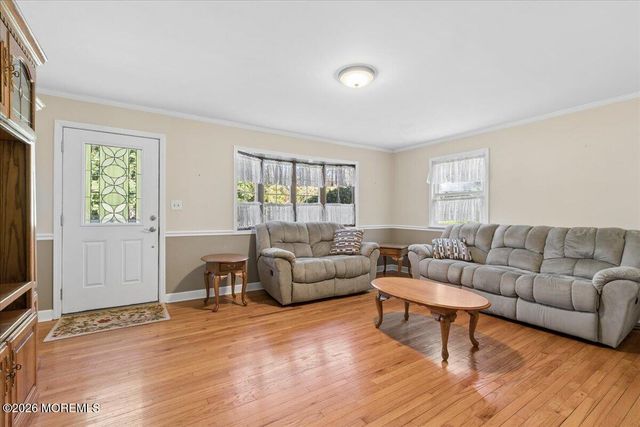 9 Ikes Lane, Manalapan, NJ 07726