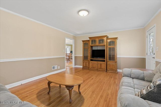9 Ikes Lane, Manalapan, NJ 07726