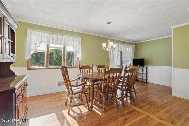 9 Ikes Lane, Manalapan, NJ 07726