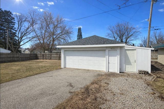 910 Campbell Avenue, Waterloo, IA 50701
