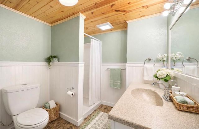 910 Campbell Avenue, Waterloo, IA 50701