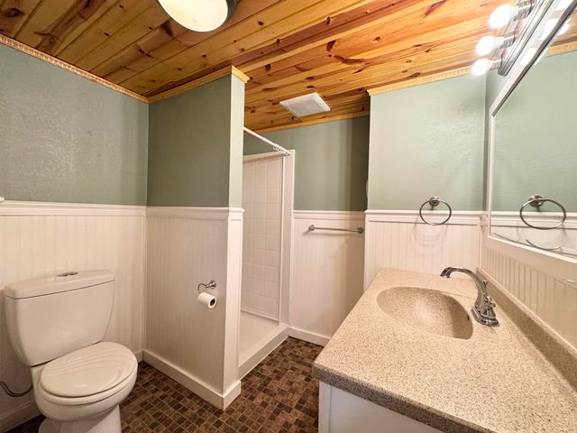 910 Campbell Avenue, Waterloo, IA 50701