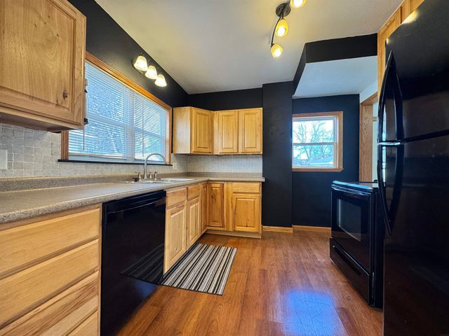 910 Campbell Avenue, Waterloo, IA 50701