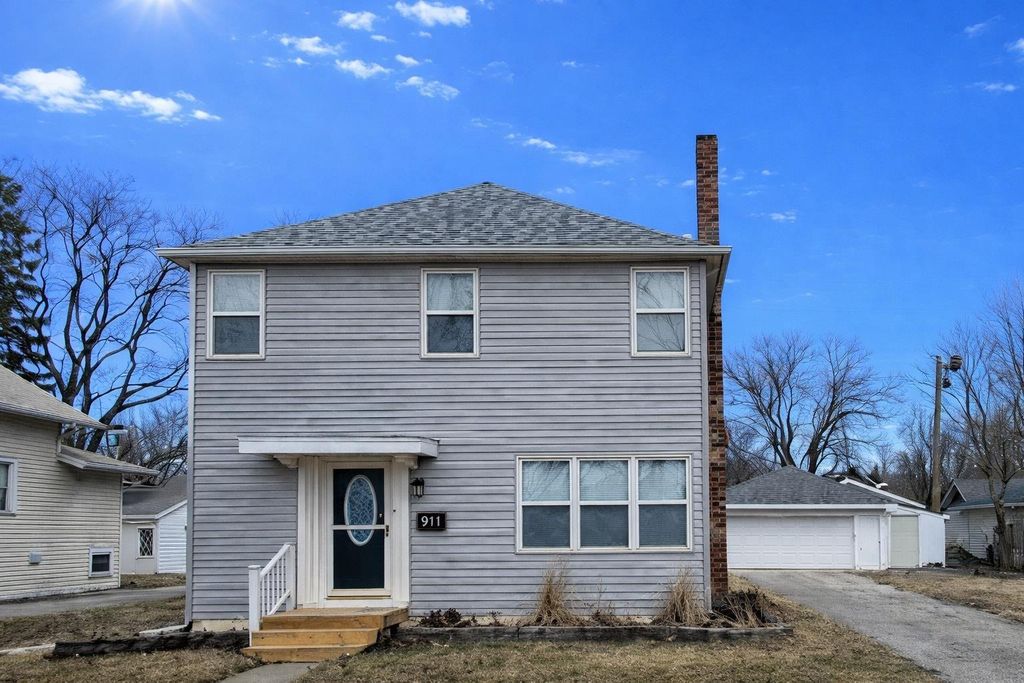 910 Campbell Avenue, Waterloo, IA 50701