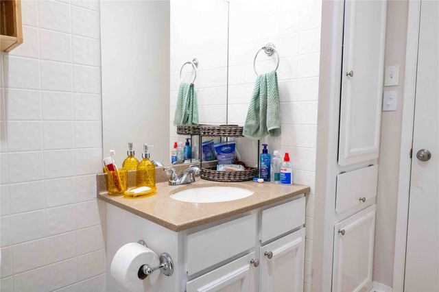 725 Sweetbriar Drive, Lewisville, TX 75067