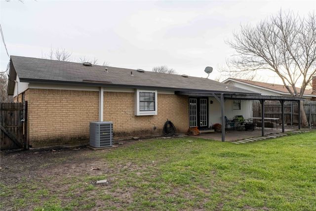 725 Sweetbriar Drive, Lewisville, TX 75067