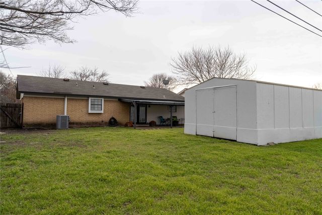 725 Sweetbriar Drive, Lewisville, TX 75067