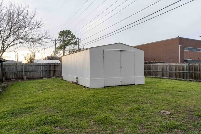 725 Sweetbriar Drive, Lewisville, TX 75067