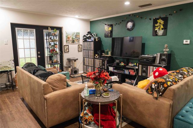 725 Sweetbriar Drive, Lewisville, TX 75067