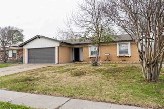 725 Sweetbriar Drive, Lewisville, TX 75067