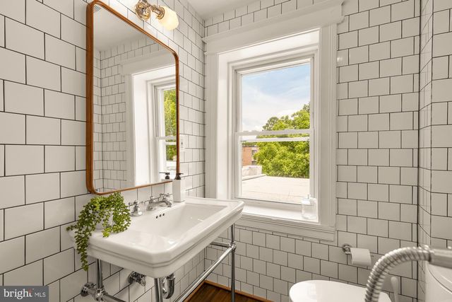 3333 18TH ST NW, Washington, DC 20010