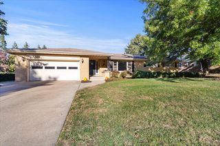 206 Imperial Drive, Bloomington, IL 61701