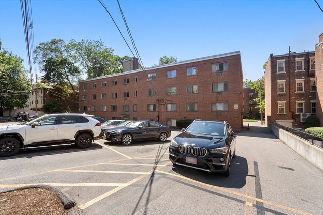 133 Beaconsfield Rd 44, Brookline, MA 02445