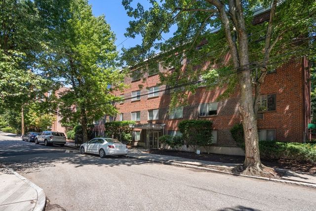 133 Beaconsfield Rd 44, Brookline, MA 02445
