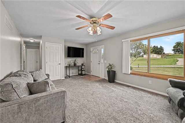 31455 Lyman Lane, Excelsior Springs, MO 64024