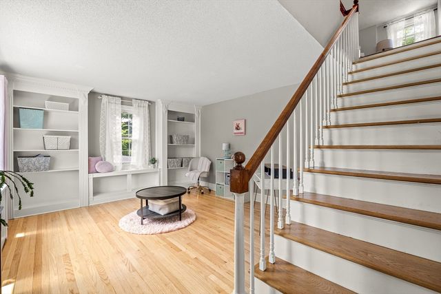 20 Mountain View St, South Hadley, MA 01075