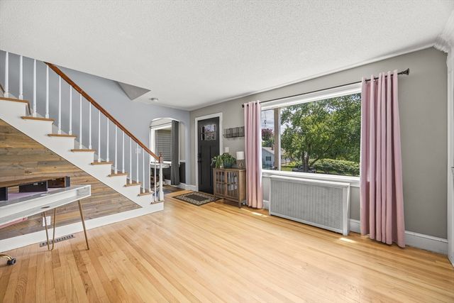 20 Mountain View St, South Hadley, MA 01075