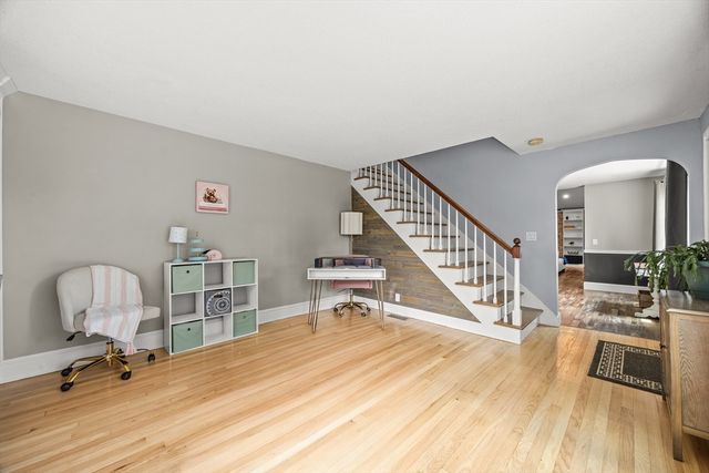 20 Mountain View St, South Hadley, MA 01075