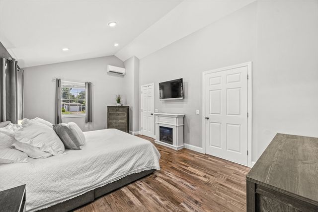 20 Mountain View St, South Hadley, MA 01075