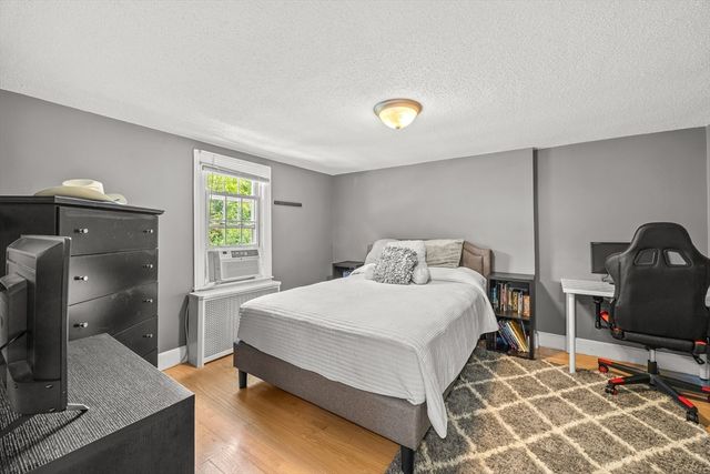 20 Mountain View St, South Hadley, MA 01075