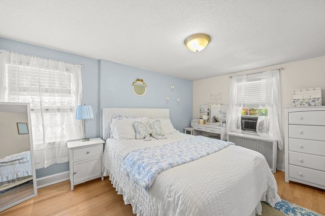 20 Mountain View St, South Hadley, MA 01075