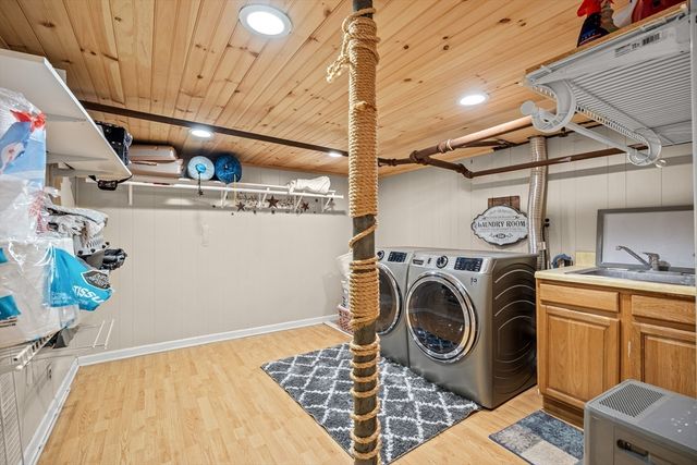 20 Mountain View St, South Hadley, MA 01075