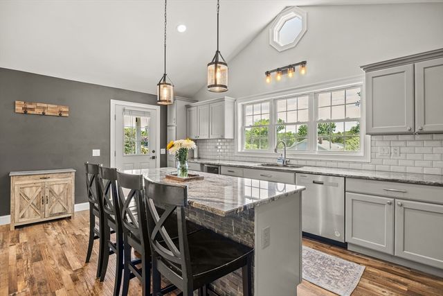 20 Mountain View St, South Hadley, MA 01075