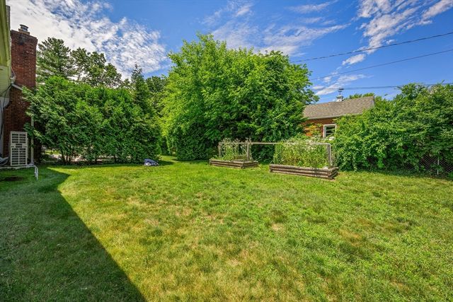 20 Mountain View St, South Hadley, MA 01075