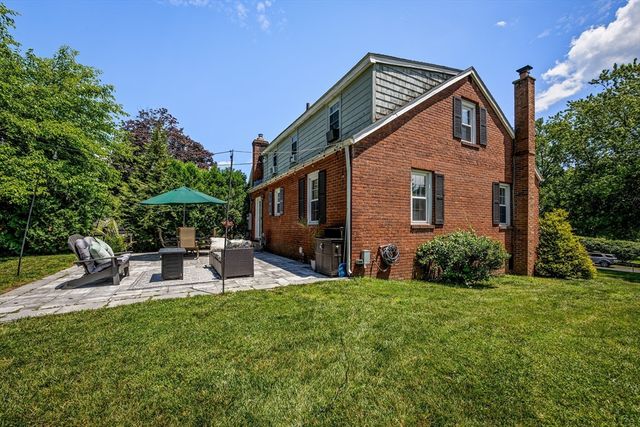 20 Mountain View St, South Hadley, MA 01075