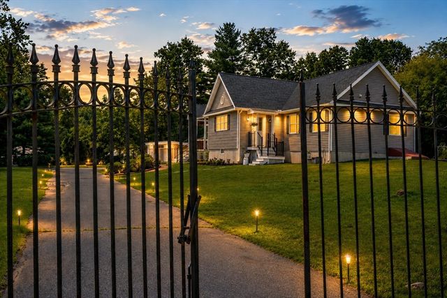 20 Mountain View St, South Hadley, MA 01075