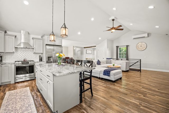 20 Mountain View St, South Hadley, MA 01075