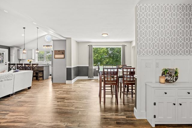 20 Mountain View St, South Hadley, MA 01075