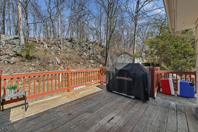 312 Hudson Ave, Hopatcong Boro, NJ 07843