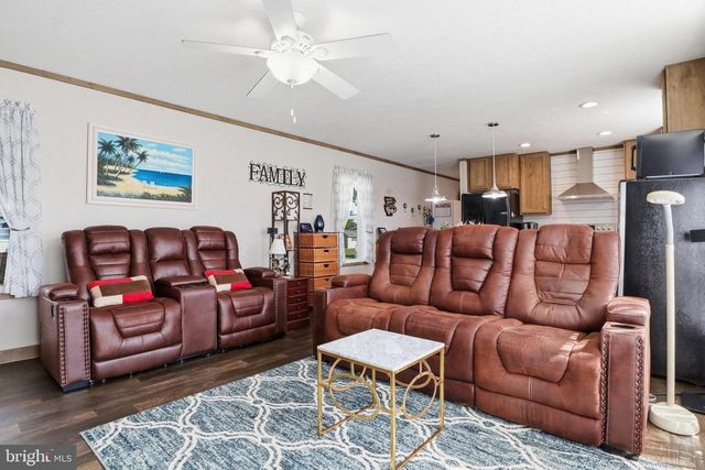 196 SHAWNEE AVE, Dover, PA 17315