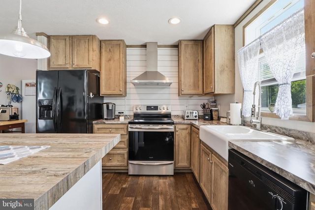 196 SHAWNEE AVE, Dover, PA 17315