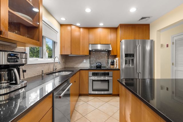 3 Lavalley Ln, Newburyport, MA 01950