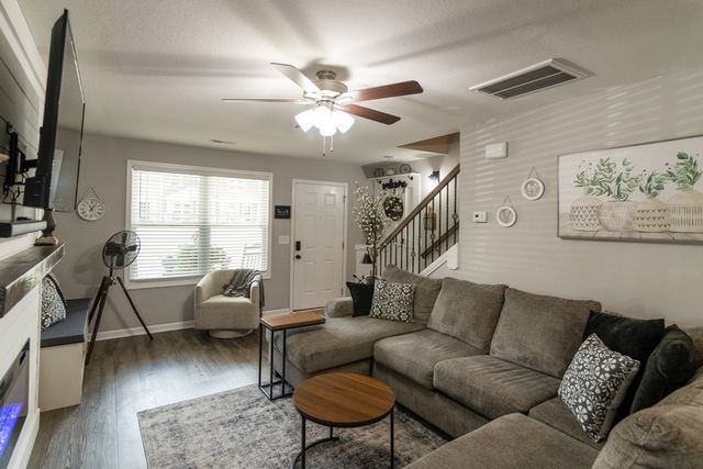 217 Woodland Valley Ln, Clarksville, TN 37040