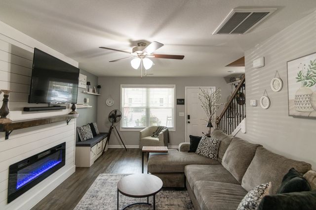 217 Woodland Valley Ln, Clarksville, TN 37040
