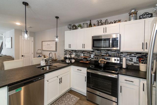 217 Woodland Valley Ln, Clarksville, TN 37040