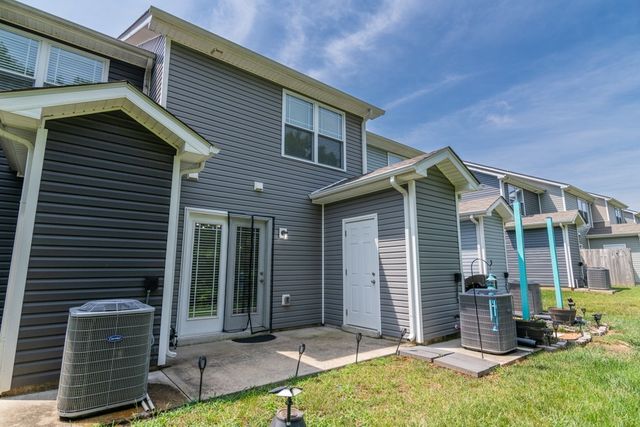 217 Woodland Valley Ln, Clarksville, TN 37040