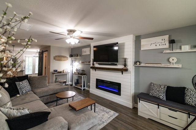 217 Woodland Valley Ln, Clarksville, TN 37040